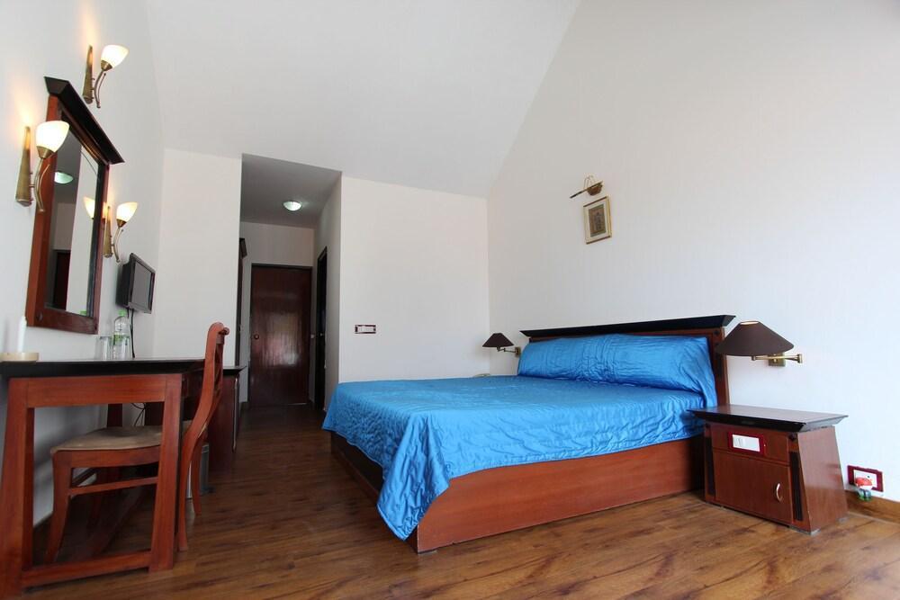 Hotel 8Fold-Pinecrest By Larisa, Bhīm Tāl Zewnętrze zdjęcie