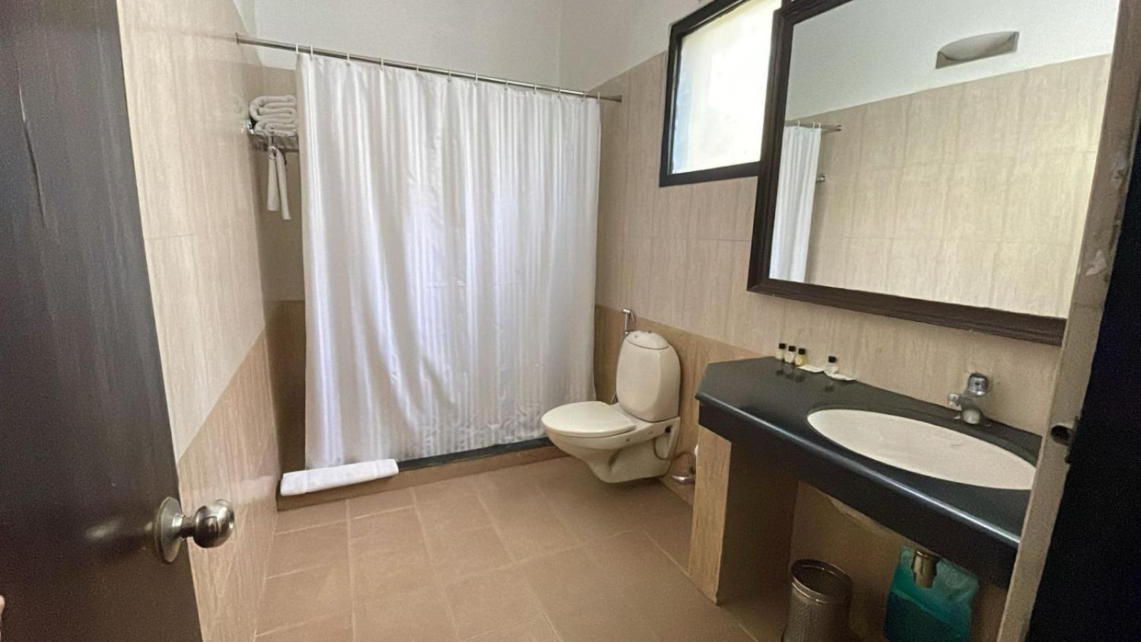 Hotel 8Fold-Pinecrest By Larisa, Bhīm Tāl Zewnętrze zdjęcie