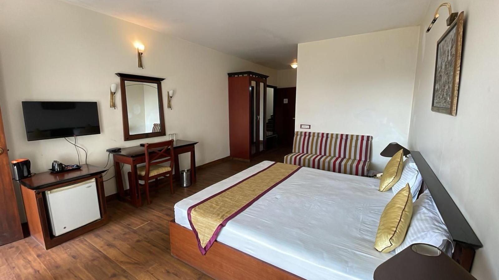 Hotel 8Fold-Pinecrest By Larisa, Bhīm Tāl Zewnętrze zdjęcie