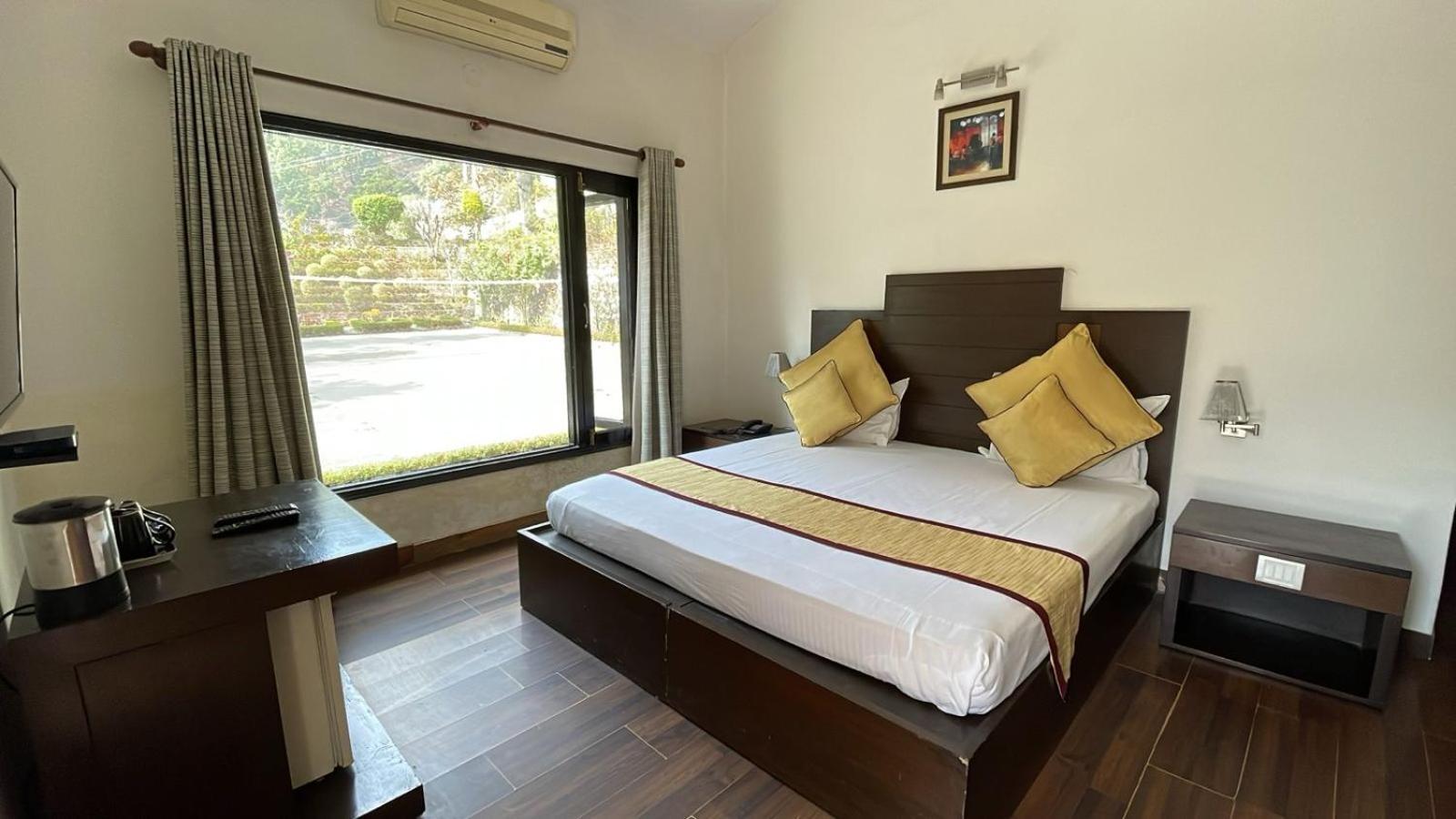 Hotel 8Fold-Pinecrest By Larisa, Bhīm Tāl Zewnętrze zdjęcie