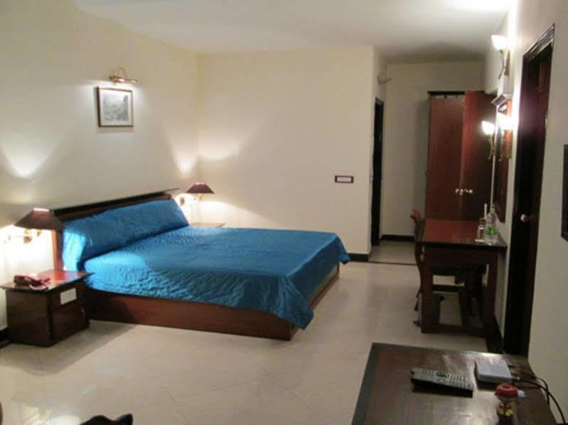Hotel 8Fold-Pinecrest By Larisa, Bhīm Tāl Zewnętrze zdjęcie